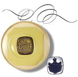 Siegelring in grosser Modellvielfalt, SIEGELRING 
              varianten:schmale Siegelring Versionen mit Aqamarin, Safir, Lapis 
              oder einer Goldplatte. Wie auch breite Siegelring Varianten aus 
              Platin mit Blutstein, Onyx, grnem Jaspis und hellem Topaz und den 
              massiven Siegelring mit Lagensteinen in rot, schwarz, blau. Dies 
              als Anregung für Ihren ganz besonderen Siegelring - Goldschmuck - Gold